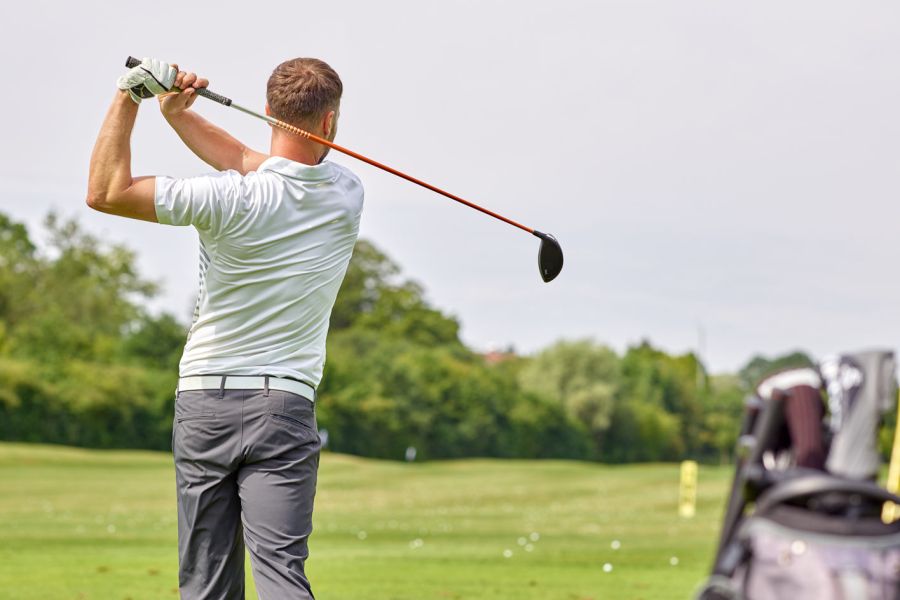 Golfer teeing off on the course at the Quellness Golf Resort Bad Griesbach