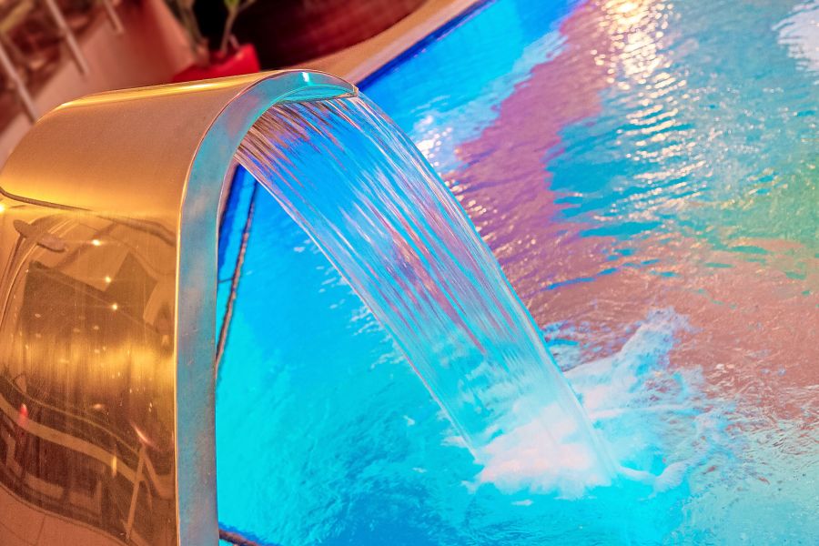 Indoorpool mit 34 Grad heißen Thermalwasser im Hotel Churfürstenhof nähe Bayerischen Wald in Bad Birnbach